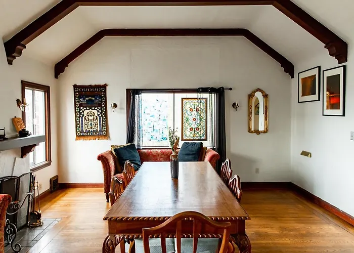 Beautiful, Historic Family Home Near Lake Merritt