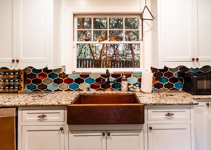 Beautiful, Historic Family Home Near Lake Merritt