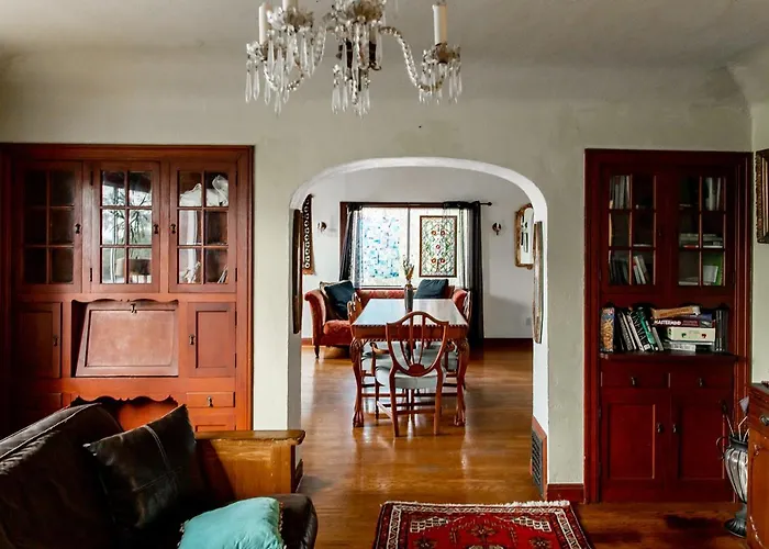 Beautiful, Historic Family Home Near Lake Merritt